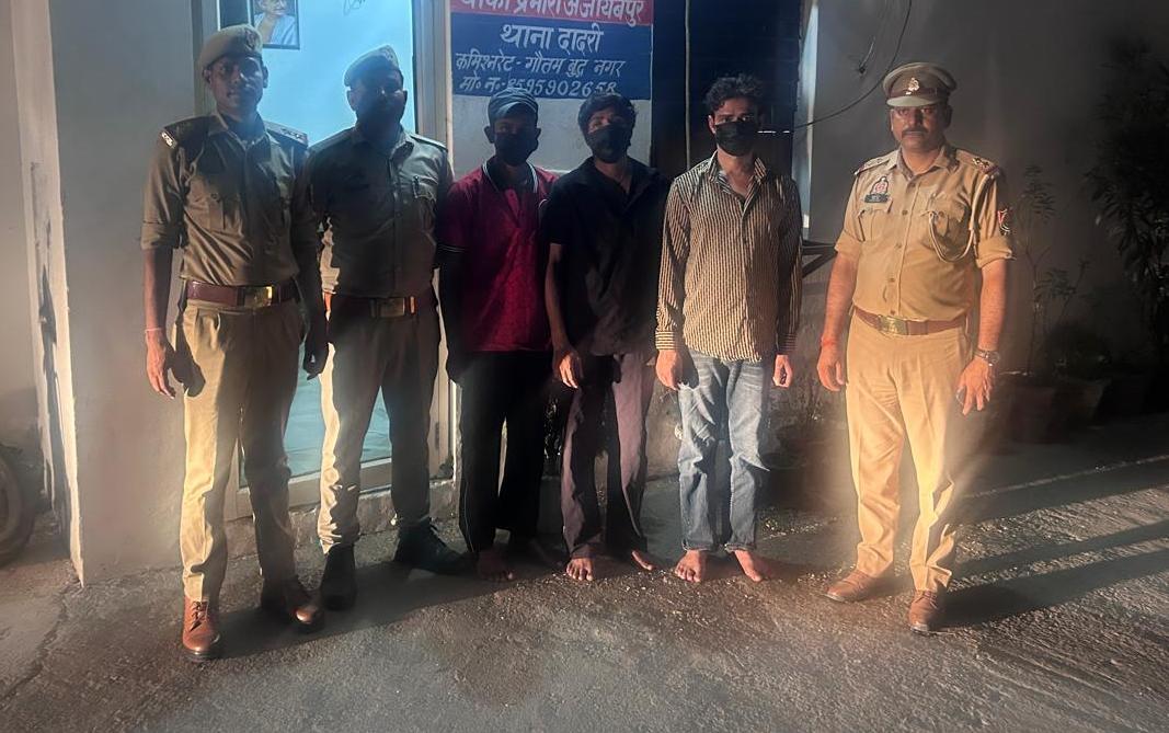 बुजुर्ग पर हमला करने वाले तीन बदमाशों को पुलिस ने किया गिरफ्तार:हमले के दौरान बदमाशों ने अवैध पिस्‍टल से की थी फायरिंग