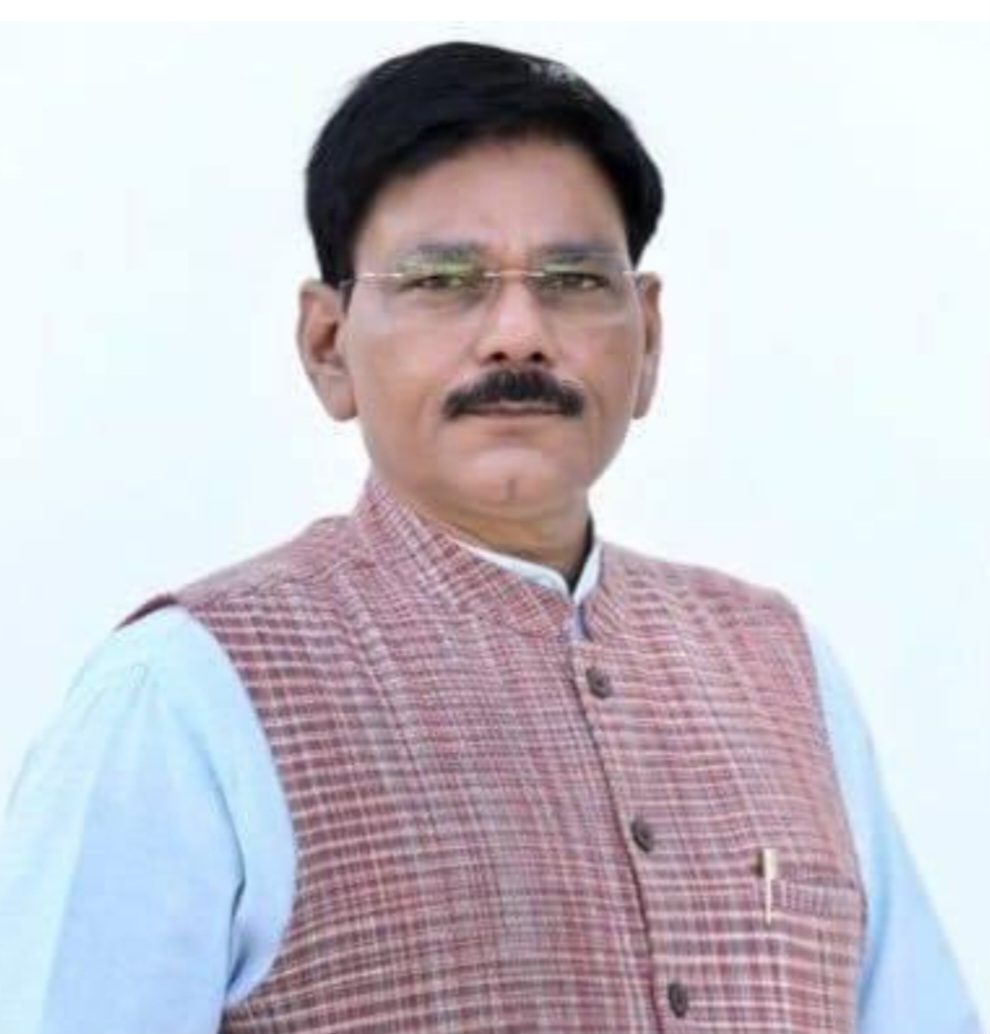 गौतम बुद्ध नगर व गाजियाबाद के लिए विधायक ने की बड़ी मांग:मुख्‍यमंत्री से धीरेंद्र सिंह ने कहा हाई-राइज सोसायटी में पुख्‍ता हो अग्नि सुरक्षा