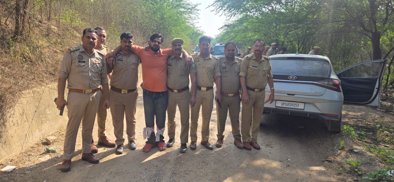 नाली का कूड़ा जलाने के विवाद में साकीपुर में हत्‍या:पुलिस मुठभेड़ में हत्‍यारे के दोनों पैर में लगी गोली