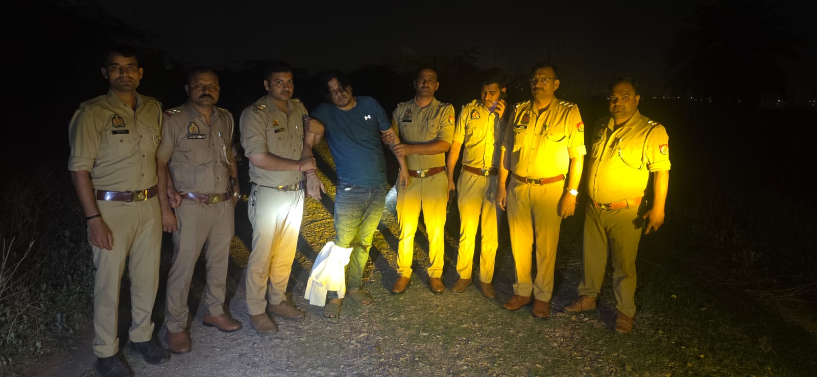 एक और हत्‍यारे को पुलिस मुठभेड़ में लगी गोली:बदमाश ने भागने के दौरान पुलिस पर चला दी थी गोली