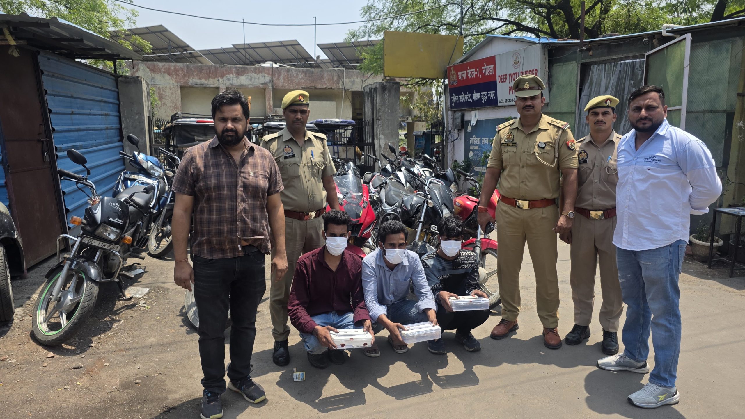 नोएडा पुलिस ने 3 अंतरराज्यीय वाहन चोर दबोचे, चोरी की 17 बाइक-स्कूटी मिली