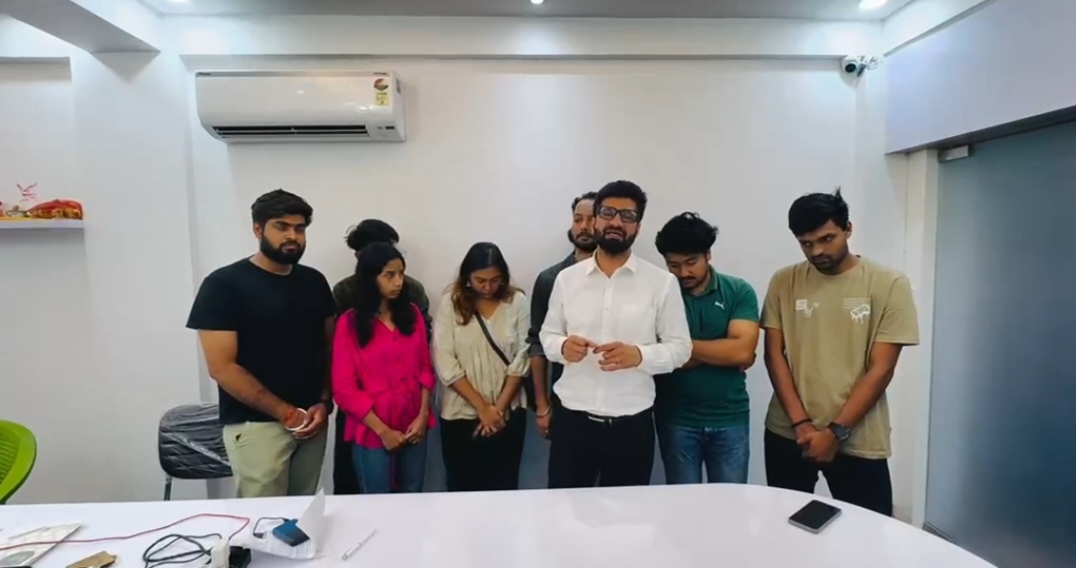 लॉयड कॉलेज ने छात्रों को परीक्षा देने से रोका:एलएलबी के छात्रों ने कहा कॉलेज कर रहा मनमानी