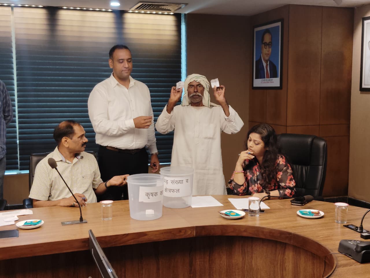 आबादी भूखंड मिलने पर खिले किसानों के चेहरे:बिसरख व जलालपुर के 10 किसानों को मिला आबादी भूखंड