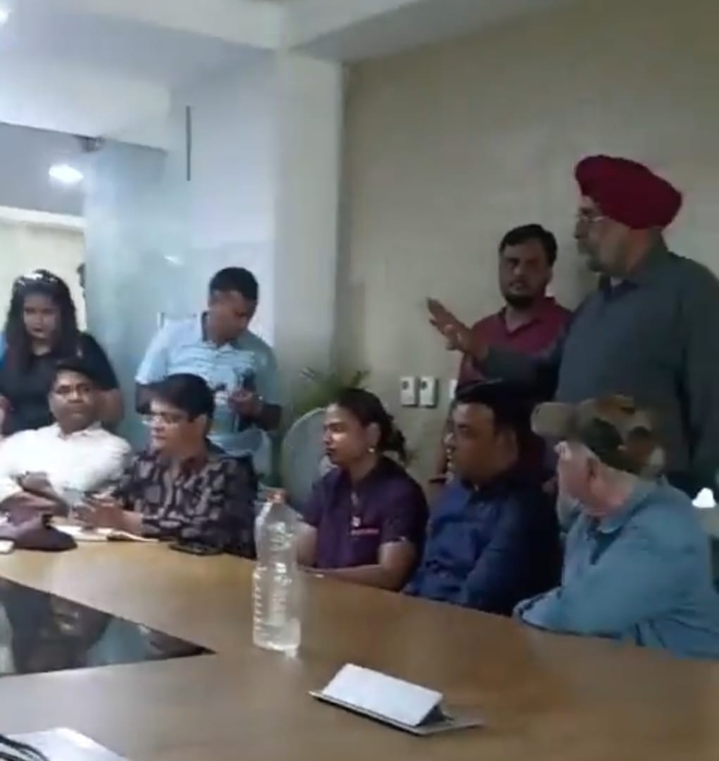 महागुन मायवुड्स में नहीं हो रहा सुप्रीम कोर्ट के नियमों का पालन:आवारा कुत्‍तों की समस्‍या से सोसायटी के लोग हैं परेशान