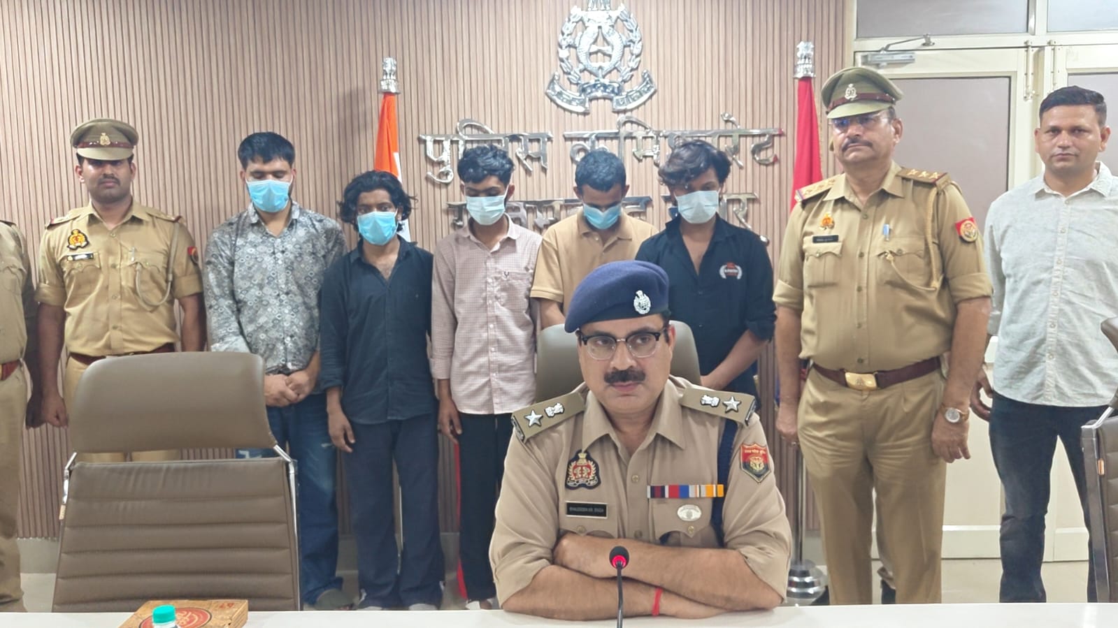 थार और वेन्यू कार में लिफ्ट देकर लूटने वाले गिरफ्तार:बदमाश दिल्‍ली-एनसीआर में कर चुके हैं कई वारदात