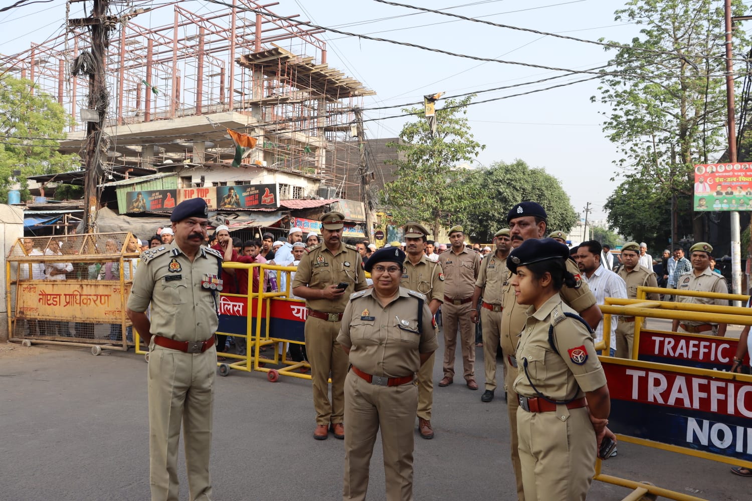 ईद-उल-अजहा को लेकर नोएडा में हाई अलर्ट, पुलिस ने कई जगह किया फ्लैग मार्च