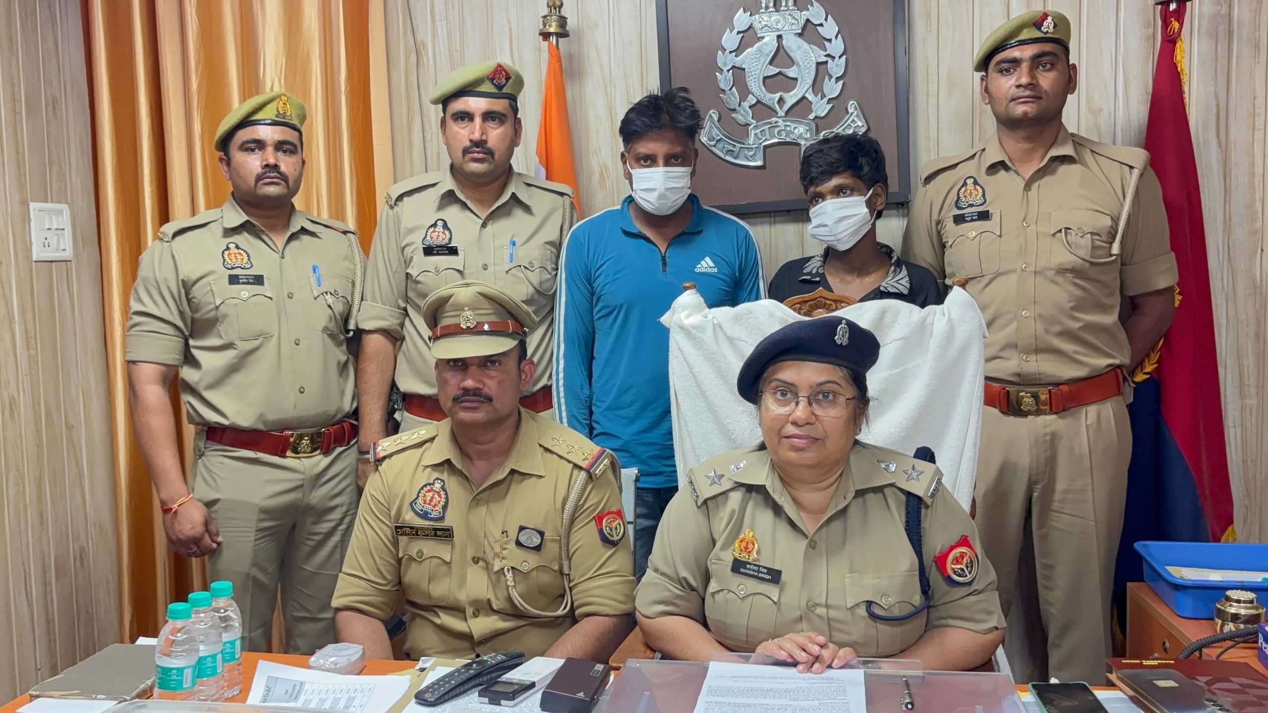 नोएडा में मोबाइल चोर गिरोह का पर्दाफाश, 67 मोबाइल व लैपटॉप मिले