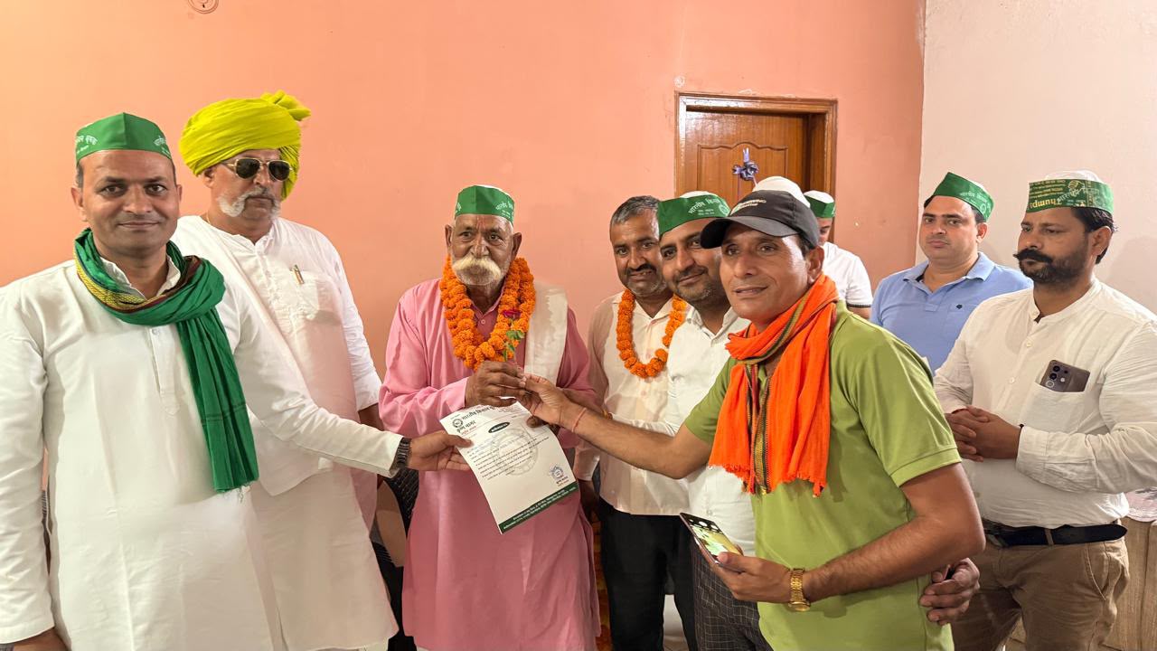 जेवर टोल महाप्रबंधक के बयान से किसानों में नाराजगी:नाराज किसानों ने 22 जून को महापंचायत का किया एलान