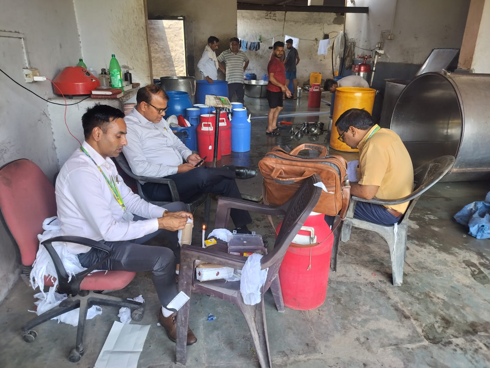 खराब पनीर ग्राहकों को बेचने की थी तैयारी:खाद्य विभाग ने नष्‍ट करा दिया 300 किलो पनीर
