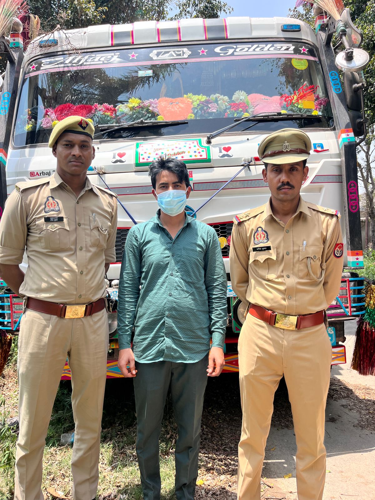 ईस्टर्न पेरिफेरल एक्सप्रेस-वे पर पत्थर गिराकर जाम की स्थिति बनाने वाला डंपर चालक गिरफ्तार, राजस्थान से जुड़ा है कनेक्शन