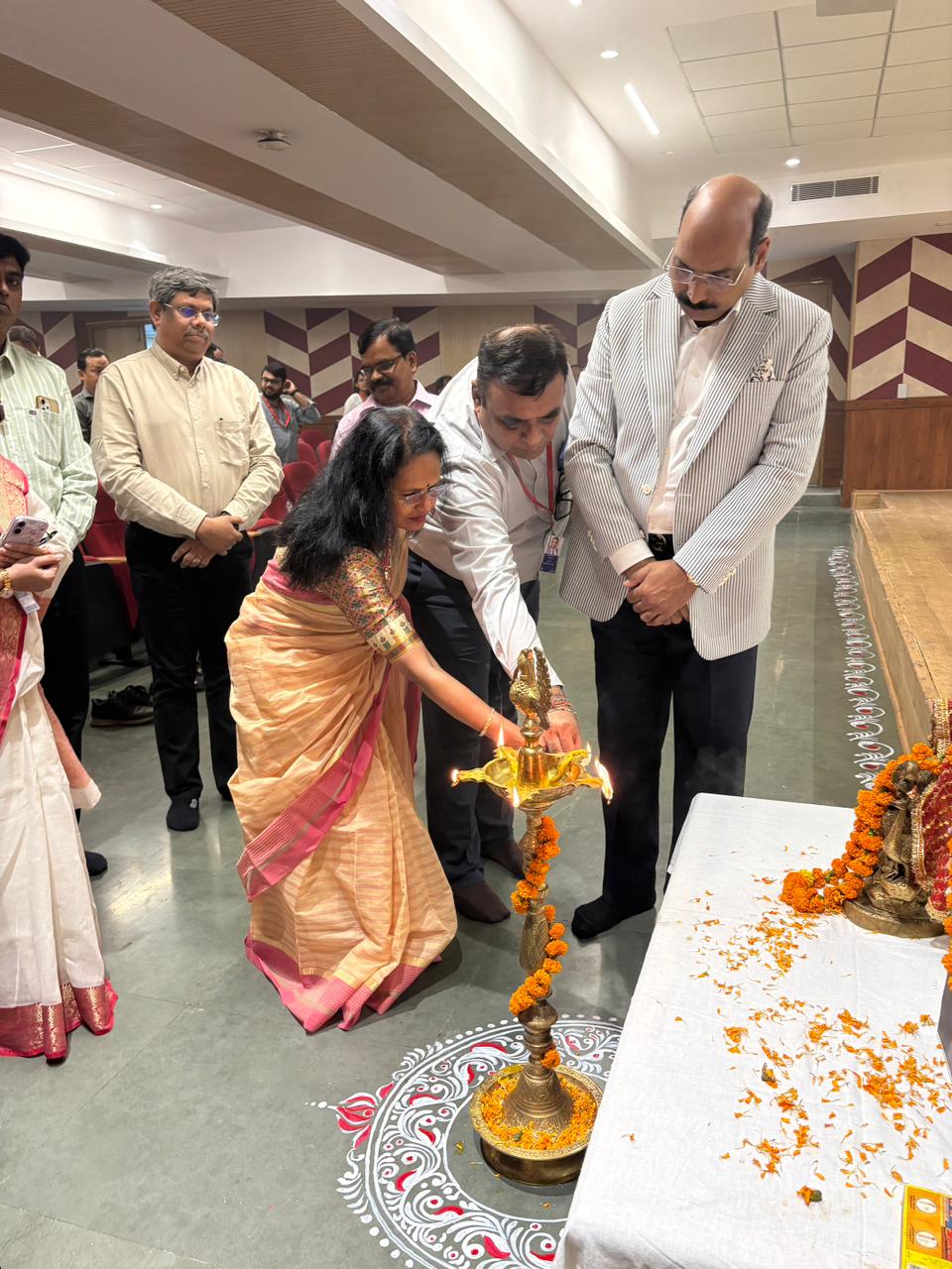 शारदा विश्वविद्यालय में मनाया गया पश्चिम बंगाल स्थापना दिवस:पश्चिम बंगाल की समृद्ध सांस्कृतिक विरासत को किया प्रदर्शित