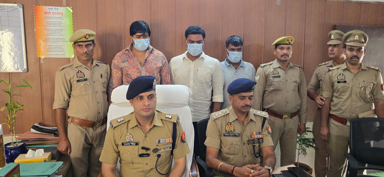 जीटी रोड पर फायरिंग करने वाले तीन आरोपी गिरफ्तार, कार से हथियारों का जखीरा बरामद, बार-बार हॉर्न बजाने पर की थी फायरिंग