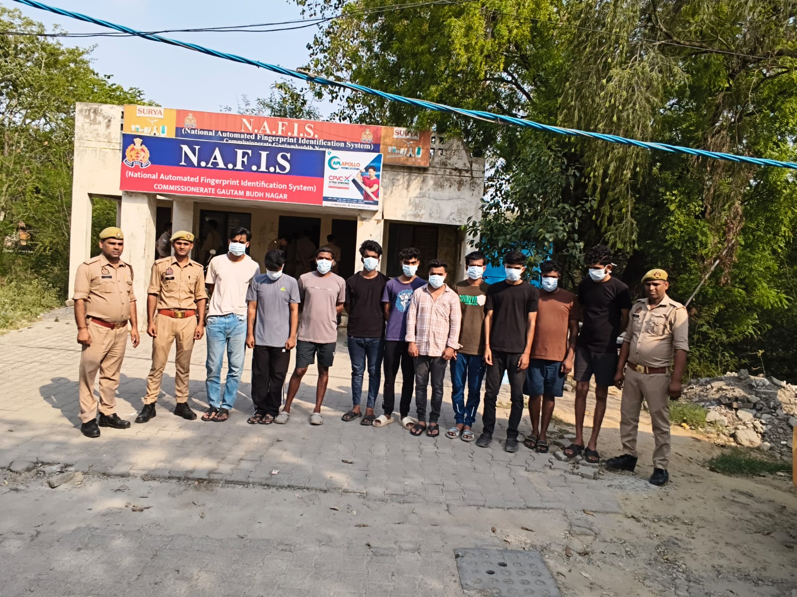 50 रुपये की लॉटरी टिकट के नाम पर लाखों की ठगी, नोएडा से 10 साइबर ठग गिरफ्तार, दक्षिण भारत के लोगों से करते थे ठगी