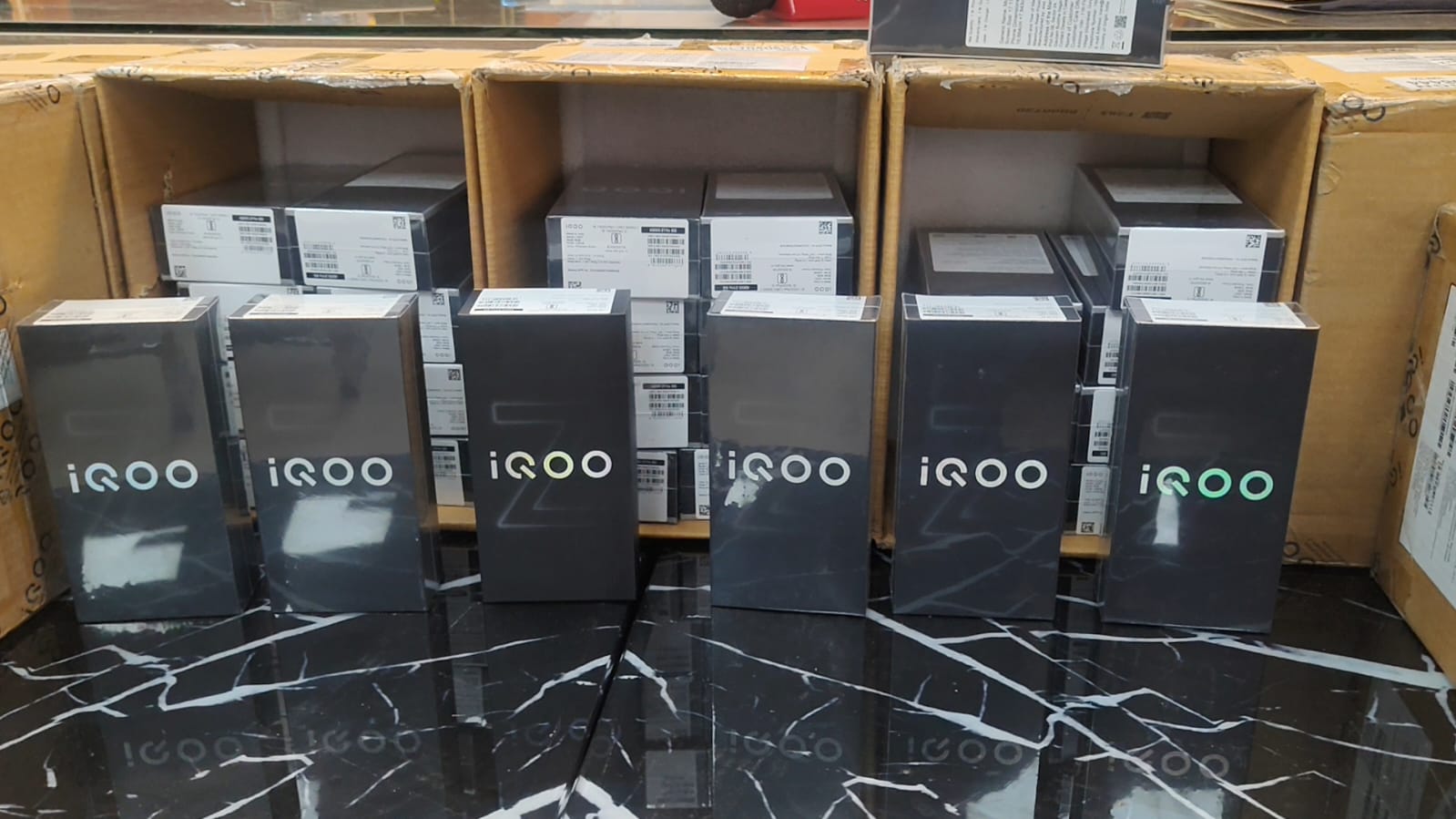 50 लाख के 100 मोबाइल फोन के साथ तीन चोर गिरफ्तार, फर्जी नंबर प्लेट लगी पिकअप बरामद