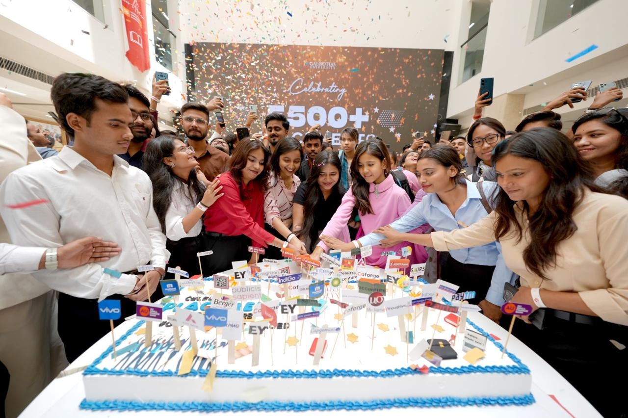 गलगोटिया यूनिवर्सिटी ने 5500 से अधिक प्लेसमेंट का मनाया जश्‍न:प्‍लेसमेंट पाने वाले छात्रों ने किया खुशी का इजहार