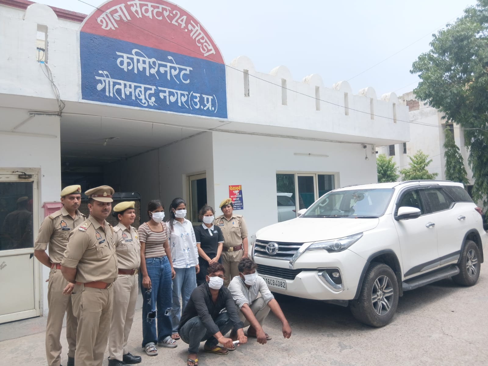 फर्जी ऑनलाइन फ्रेंडशिप क्लब की आड़ में लोगों को जाल में फंसाकर लूटपाट करने वाले गिरफ्तार, fortuner से लूट की घटना को दिया था अंजाम