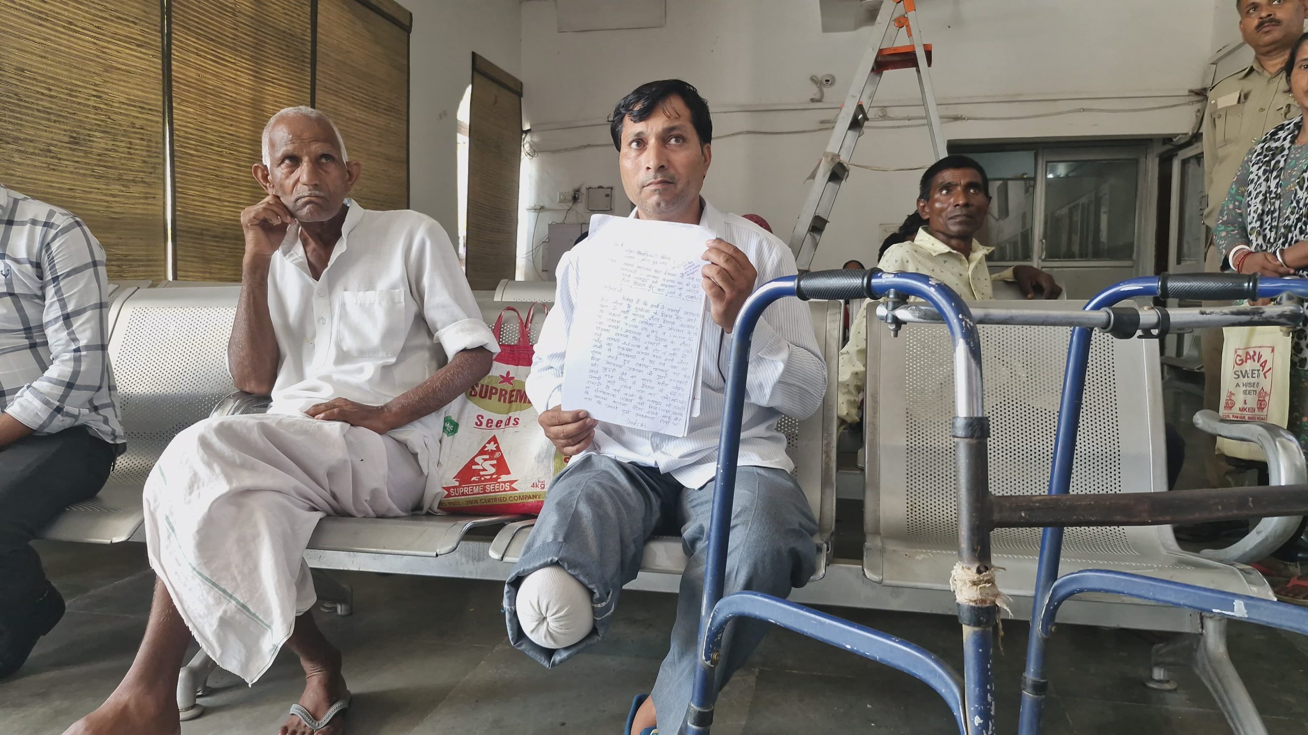 यथार्थ अस्‍पताल ने उपचार में दिखाई लापरवाही:आठ लाख देने के बाद भी मरीज का काटना पड़ा पैर