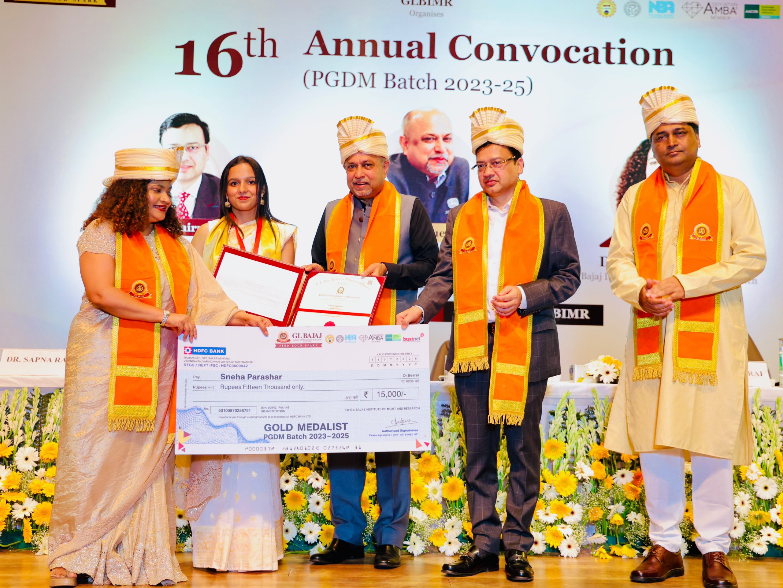 जीएल बजाज में दीक्षांत समारोह का आयोजन:पीजीडीएम बैच 2023–25 के विद्यार्थियों को मिला डिप्लोमा