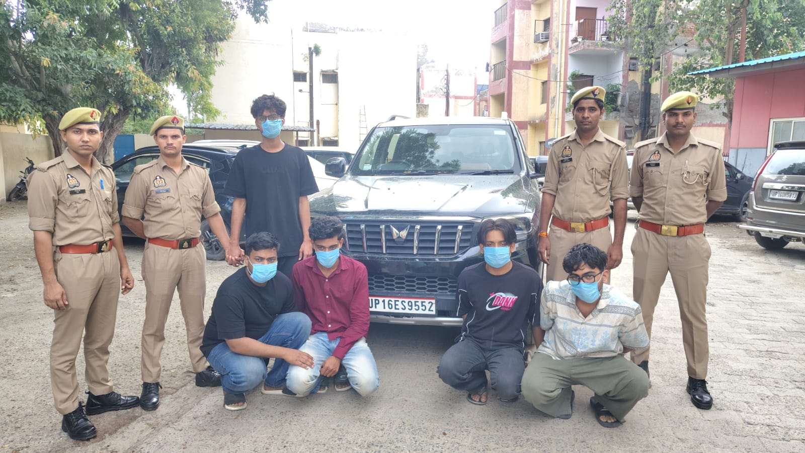 गाड़ी की साइड लगने के विवाद में चले लात घूंसे, पांच आरोपी हुए गिरफ्तार