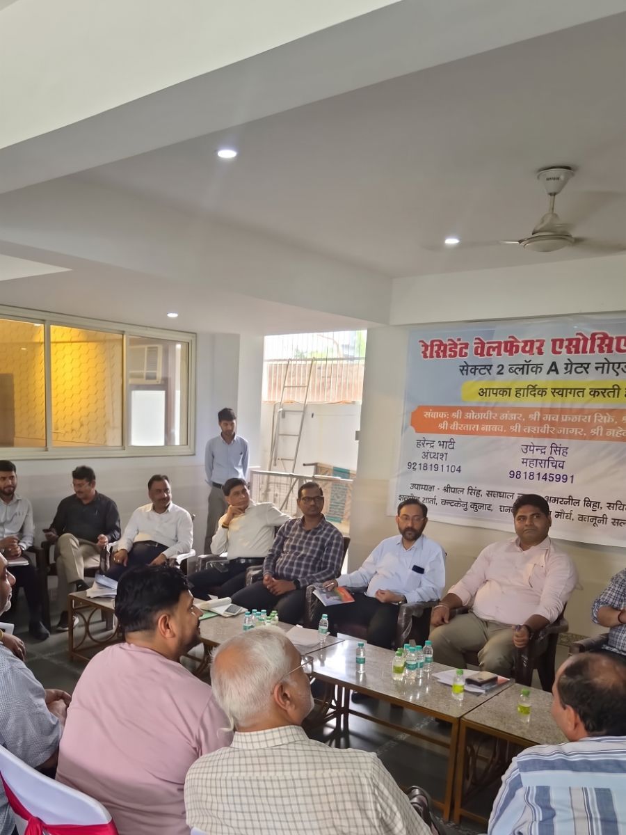 समस्‍याओं से घिरा ग्रेटर नोएडा का सेक्‍टर दो:न तो नियमित उठता है कूड़ा व न ही लगती है झाडू