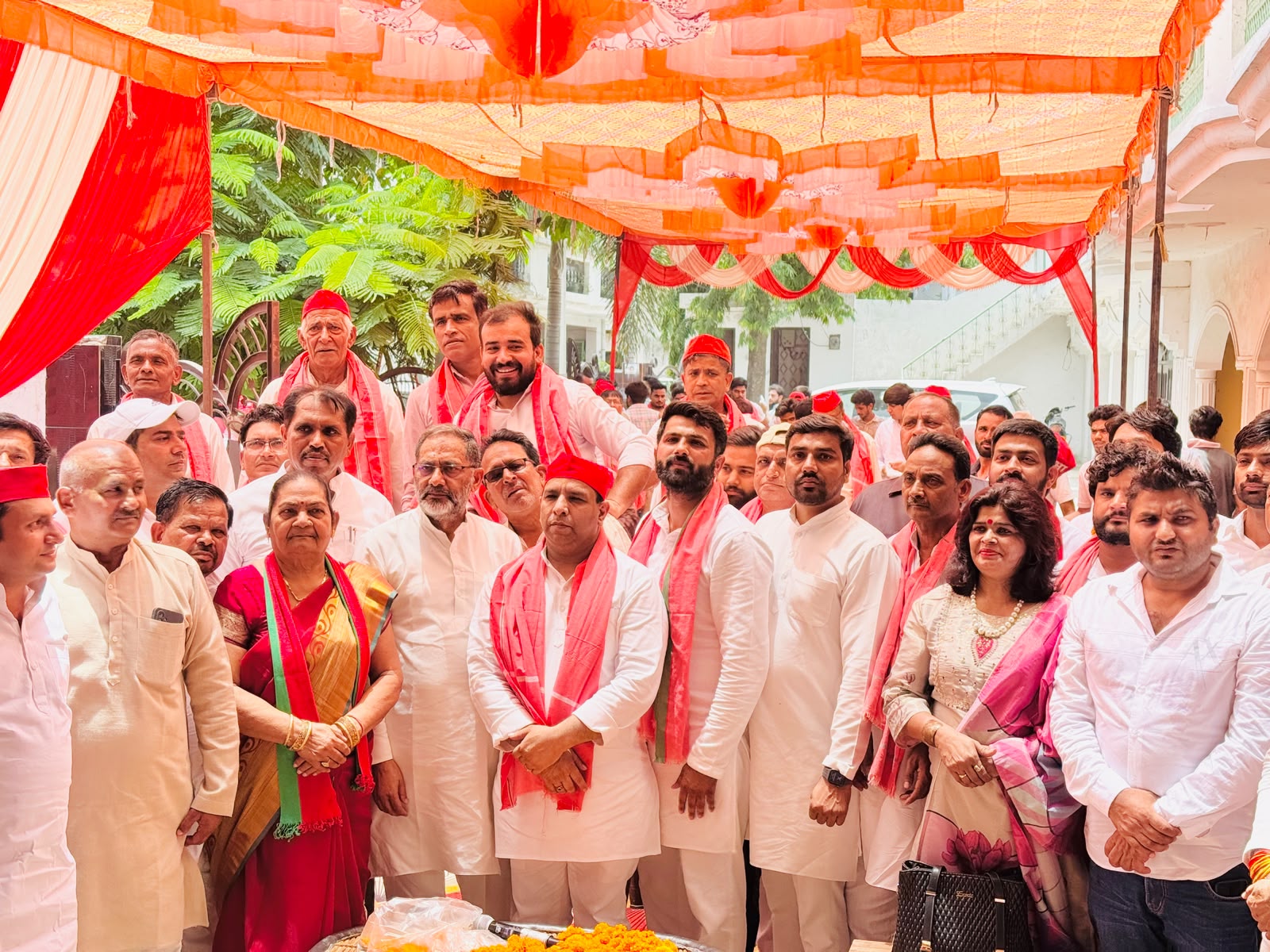 मैंगो पार्टी में सपा ने किया चुनाव की तैयारी पर मंथन:दादरी परिवर्तन साइकिल यात्रा का बील गांव में हुआ स्‍वागत