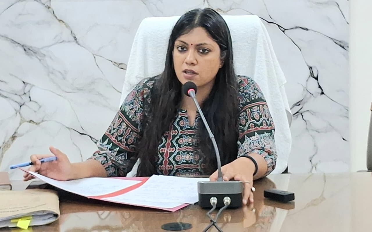 अस्‍पतालों में कड़ाई से हो सुरक्षा नियमों का पालन : बैठक में डीएम ने अस्‍पताल प्रबंधन को जारी किया निर्देश