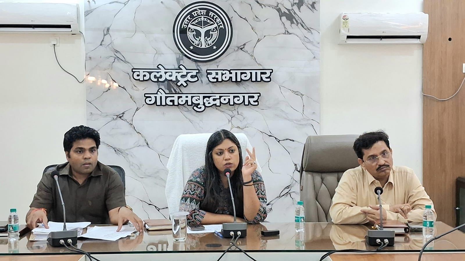 डीएम ने आरडब्ल्यूए एवं एओए पदाधिकारियों के साथ की बैठक:कहा मतदाताओं को घर के पास मिलेगी मतदान की सुविधा