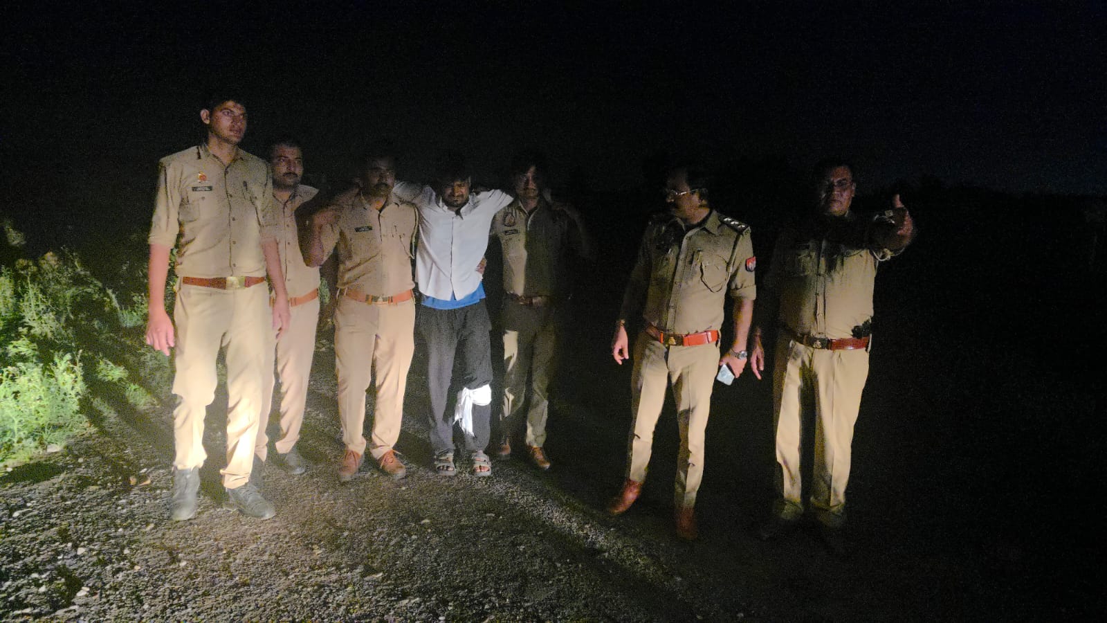 पुलिस मुठभेड़ में गौकशी करने वाले के पैर में लगी गोली, लिग्नोकेन इंजेक्शन समेत कई अन्य सामान बरामद