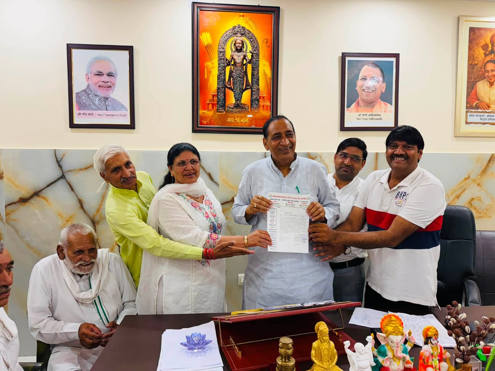 लोगों ने की बीटा एक सेक्‍टर को सुरक्षित बनाने की मांग:आरडब्‍ल्‍यूए ने विधायक तेजपाल नागर से की मुलाकात