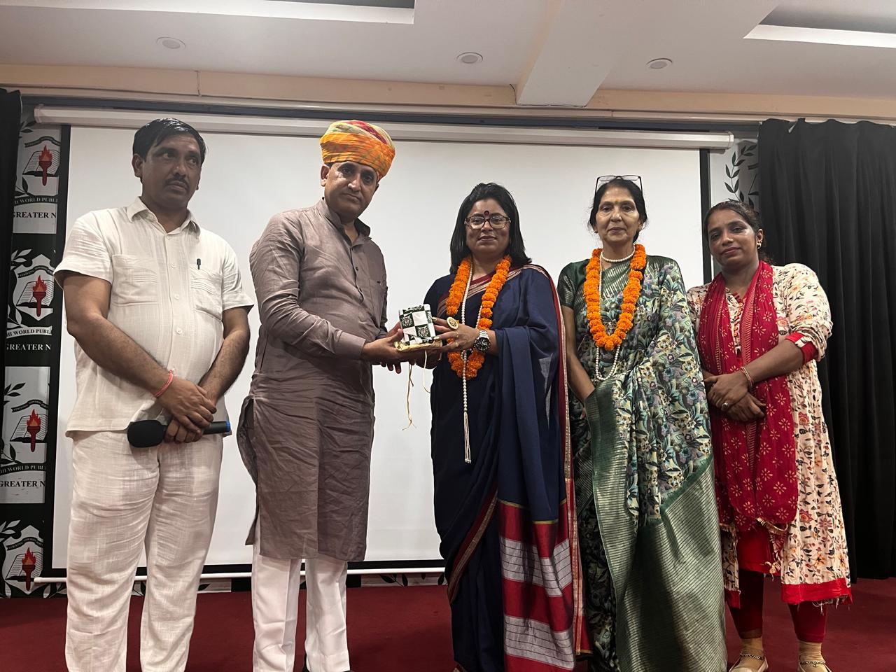 दिल्ली वर्ल्ड पब्लिक स्कूल में महिला सशक्तिकरण पर कार्यक्रम:राष्‍ट्र निर्माण में शिक्षा की भूमिका पर रखा गया विचार