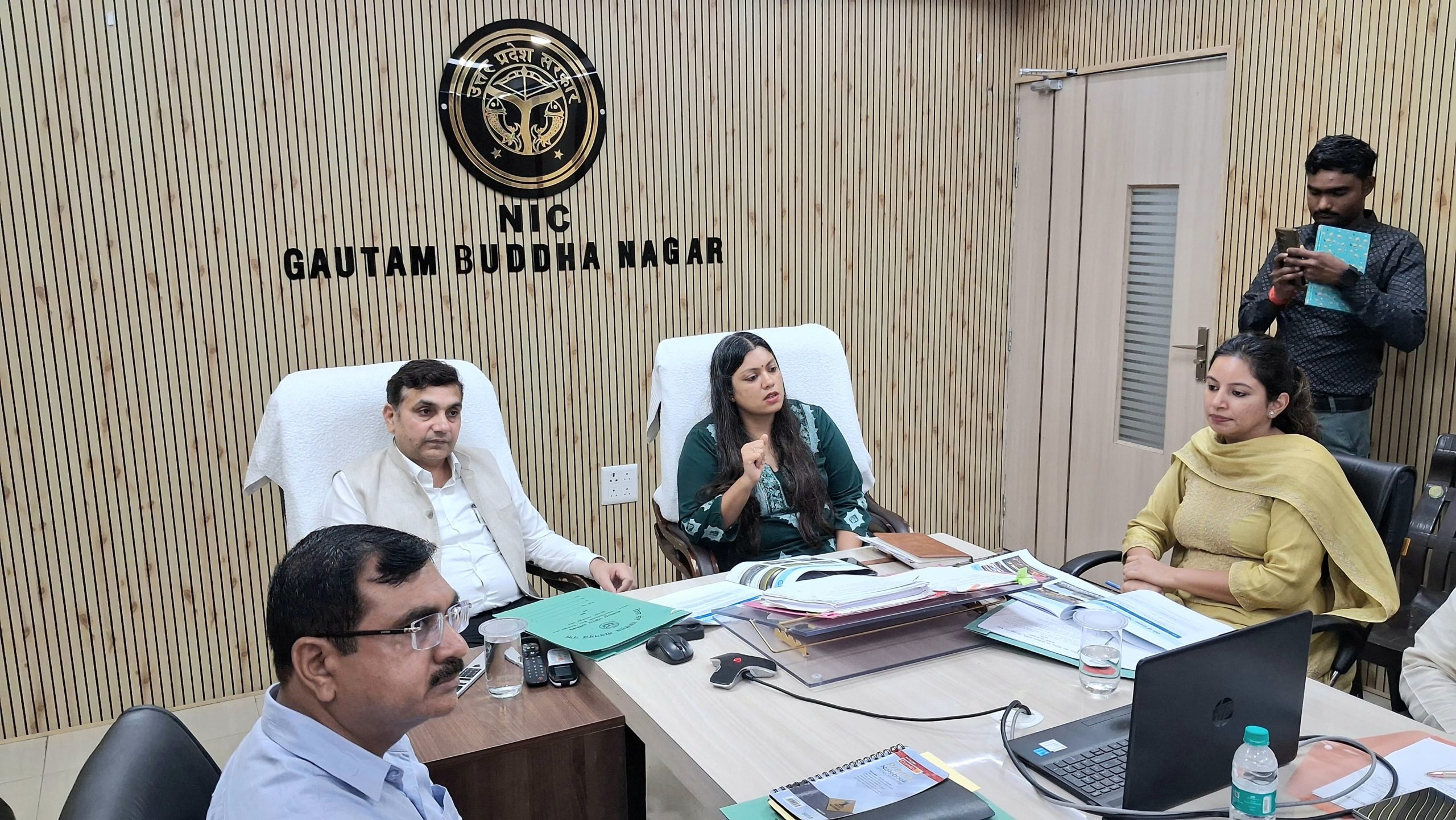 आमजन के लिए खुलेगा शहीद विजय सिंह पथिक स्टेडियम:बैठक में डीएम मेधा रूपम ने दिया अहम आदेश