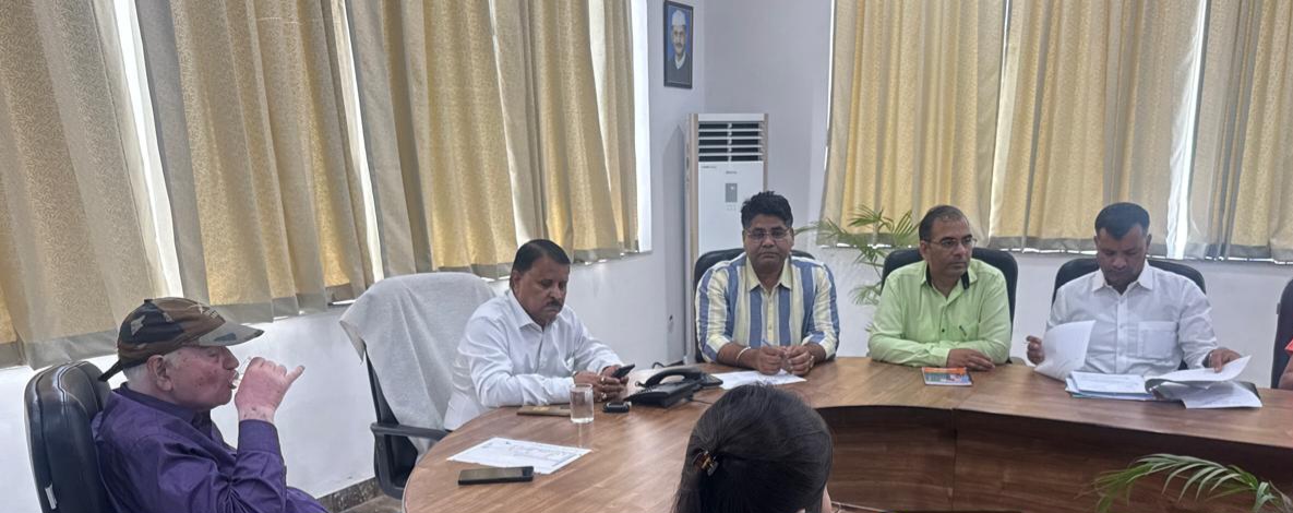 स्ट्रे डॉग विवाद सुलझाने को ग्रेटर नोएडा प्राधिकरण की नई पहल, आपसी सहमति से तय होंगे डॉग फीडिंग प्वाइंट