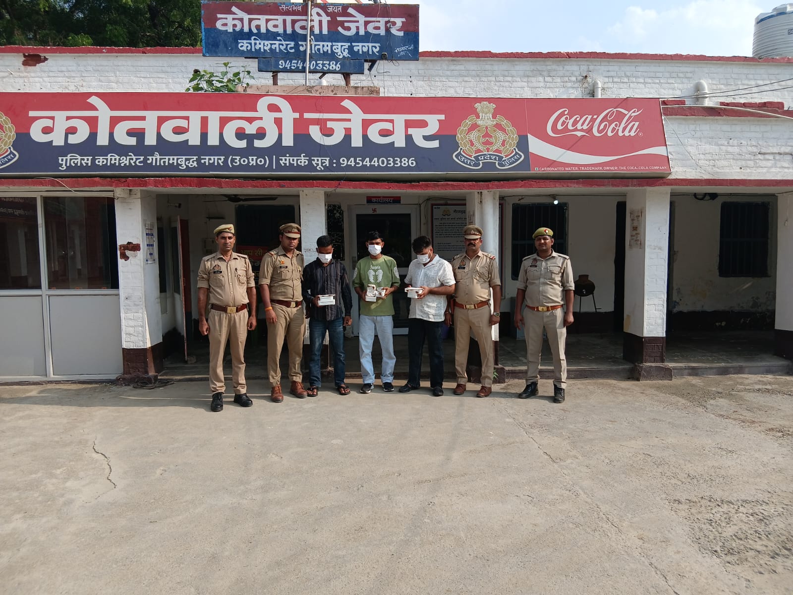 एटीएम बदलकर खातों से रकम उड़ाने वाले गिरोह का पर्दाफाश, साथ लेकर घूम रहे थे 103 एटीएम कार्ड और स्वैप मशीन