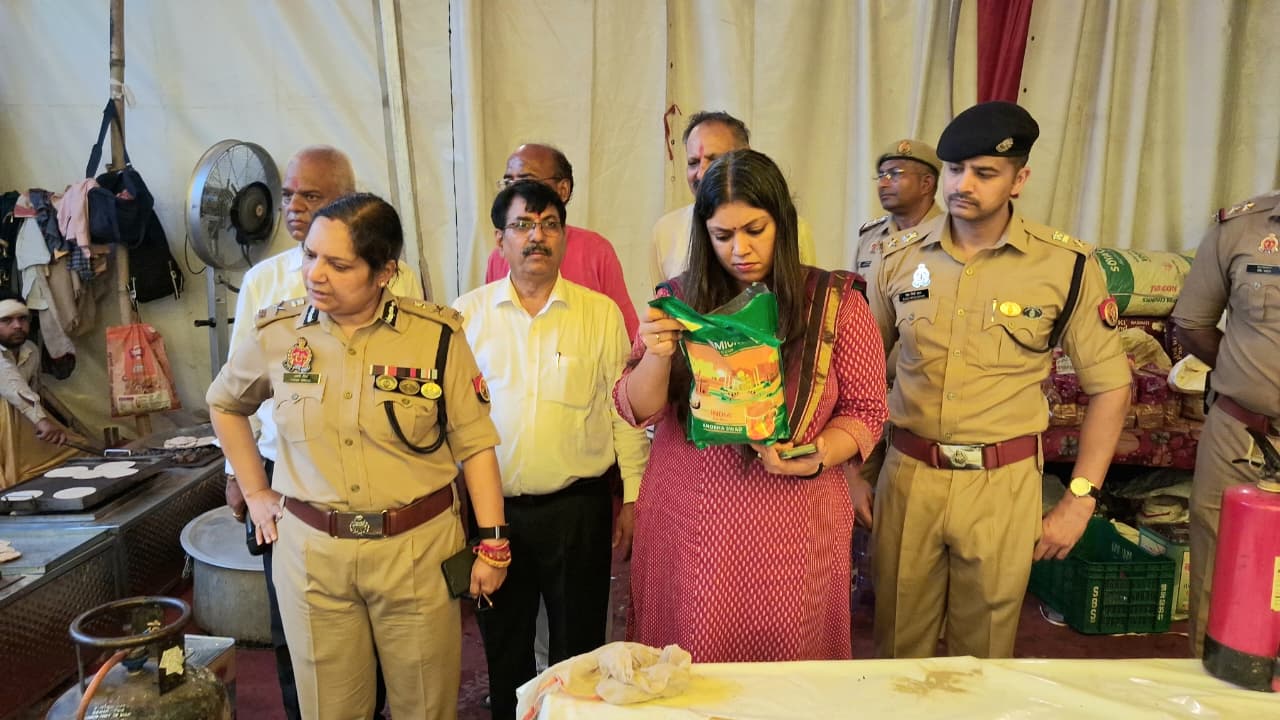 पुलिस कमिश्‍नर व डीएम ने किया कांवड़ शिविरों का निरीक्षण:श्रद्धालुओं की सुरक्षा व सुविधा के लिए दिए आवश्यक निर्देश