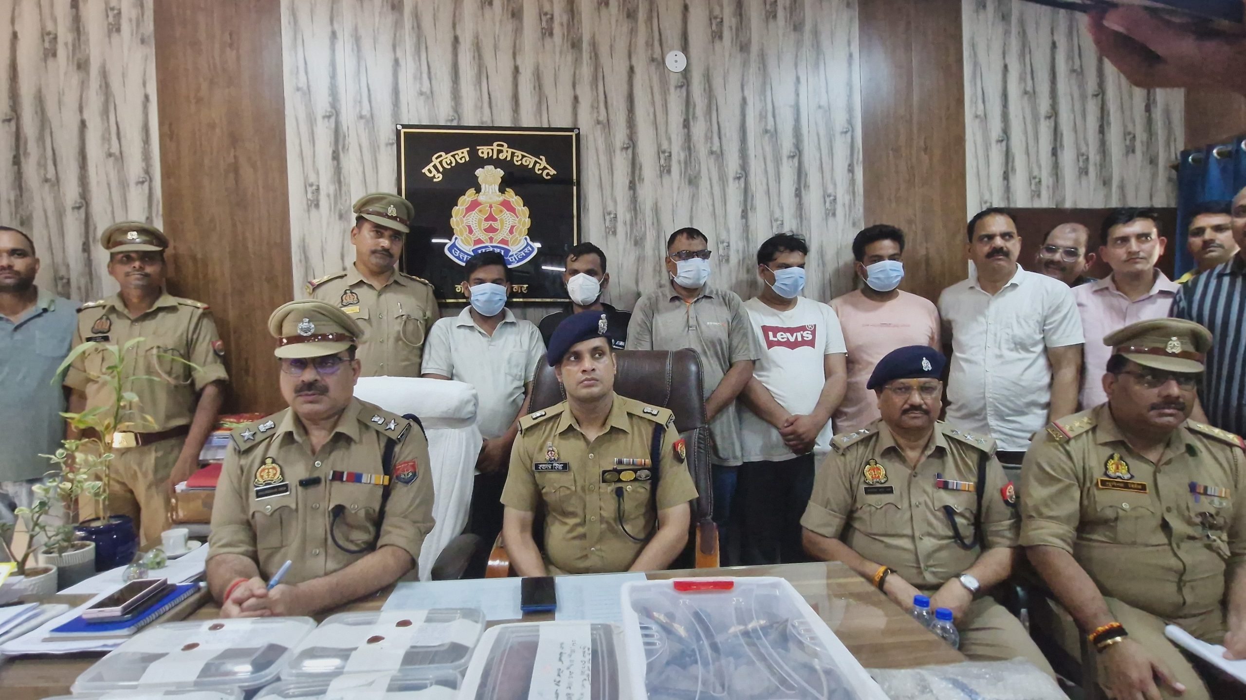 GST अधिकारी बनकर 29 लाख हड़पने वाले पांच गिरफ्तार, पुलिस की वर्दी पहनकर दिया था वारदात को अंजाम