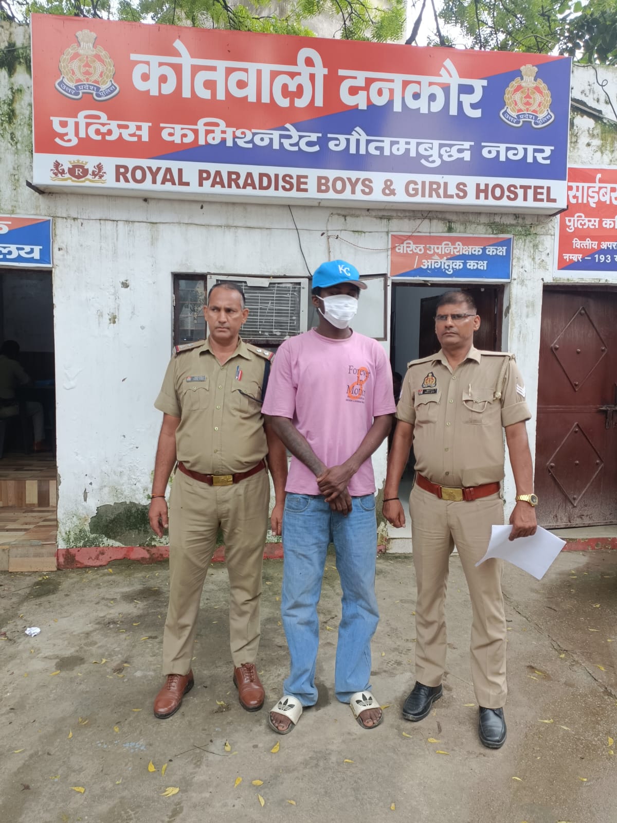 बिना वीजा भारत में रह रहा नाइजीरियाई नागरिक गिरफ्तार, देहात क्षेत्र की सोसायटी में बनाया था ठिकाना