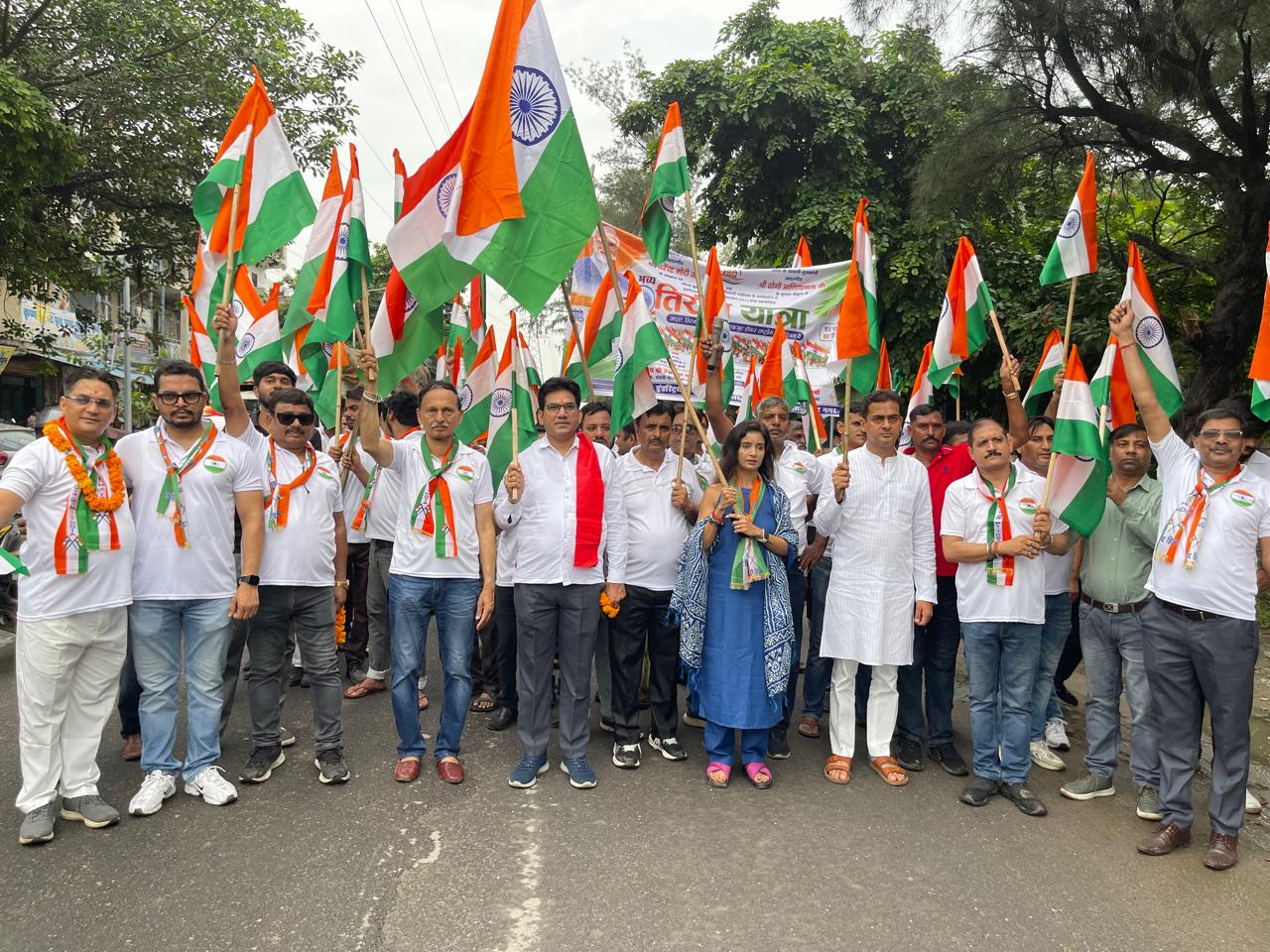 300 से अधिक उद्यमियों ने निकाली भव्‍य तिरंगा यात्रा:इंडस्ट्रियल बिजनेस एसोसिएशन के द्वारा किया गया आयोजन