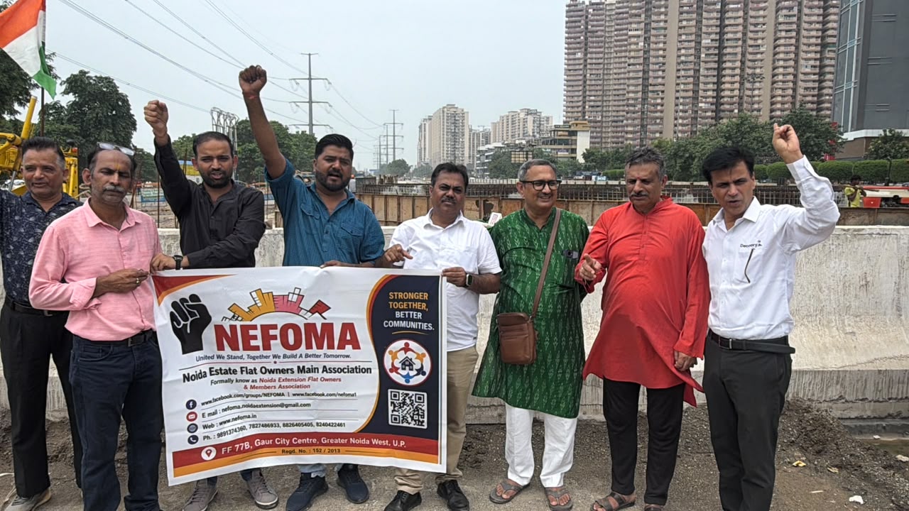 चार मूर्ति अंडरपास की धीमी रफ्तार पर जताई नाराजगी:प्रदर्शन कर नेफोमा सदस्‍यों ने दर्ज कराया विरोध