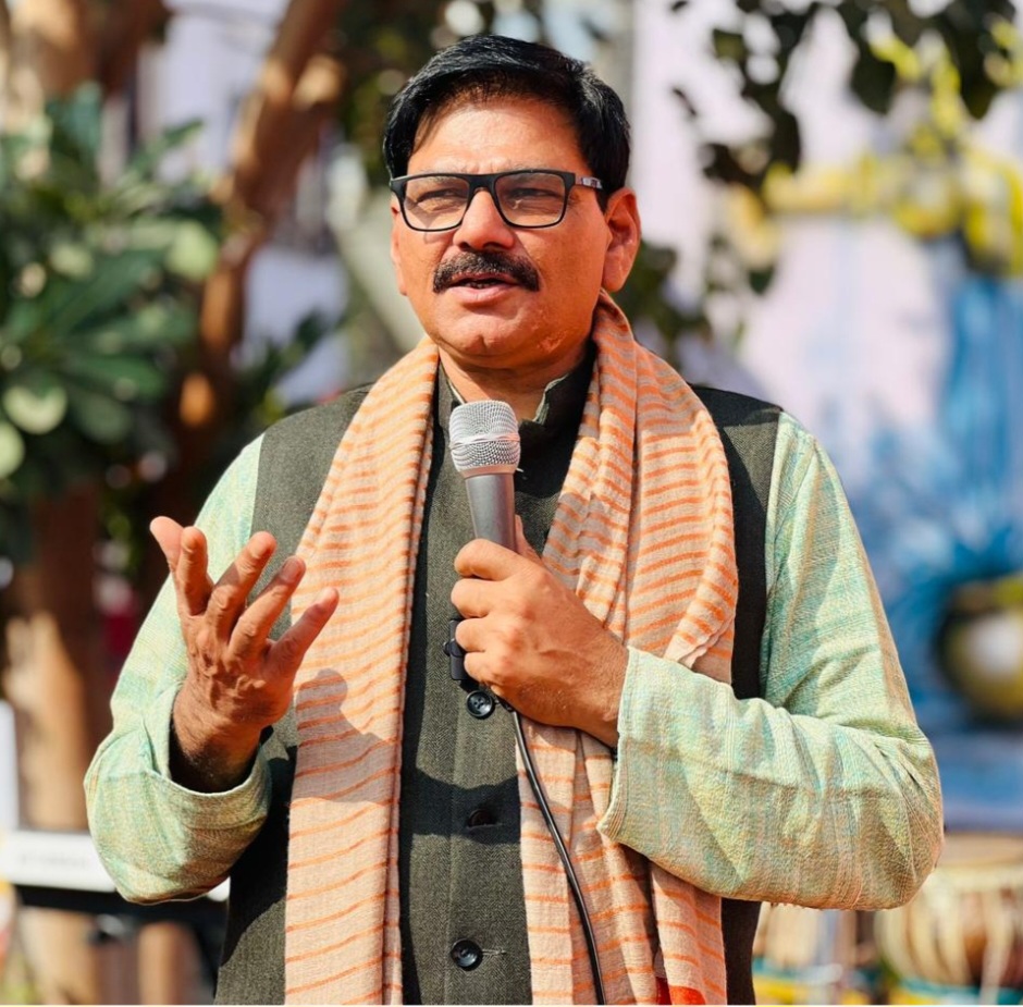 धीरेंद्र सिंह का दावा किसानों को जल्‍द मिलेगी बड़ी खुशखबरी:6,400 प्रति वर्ग मीटर से अधिक मुआवजे की उम्मीद
