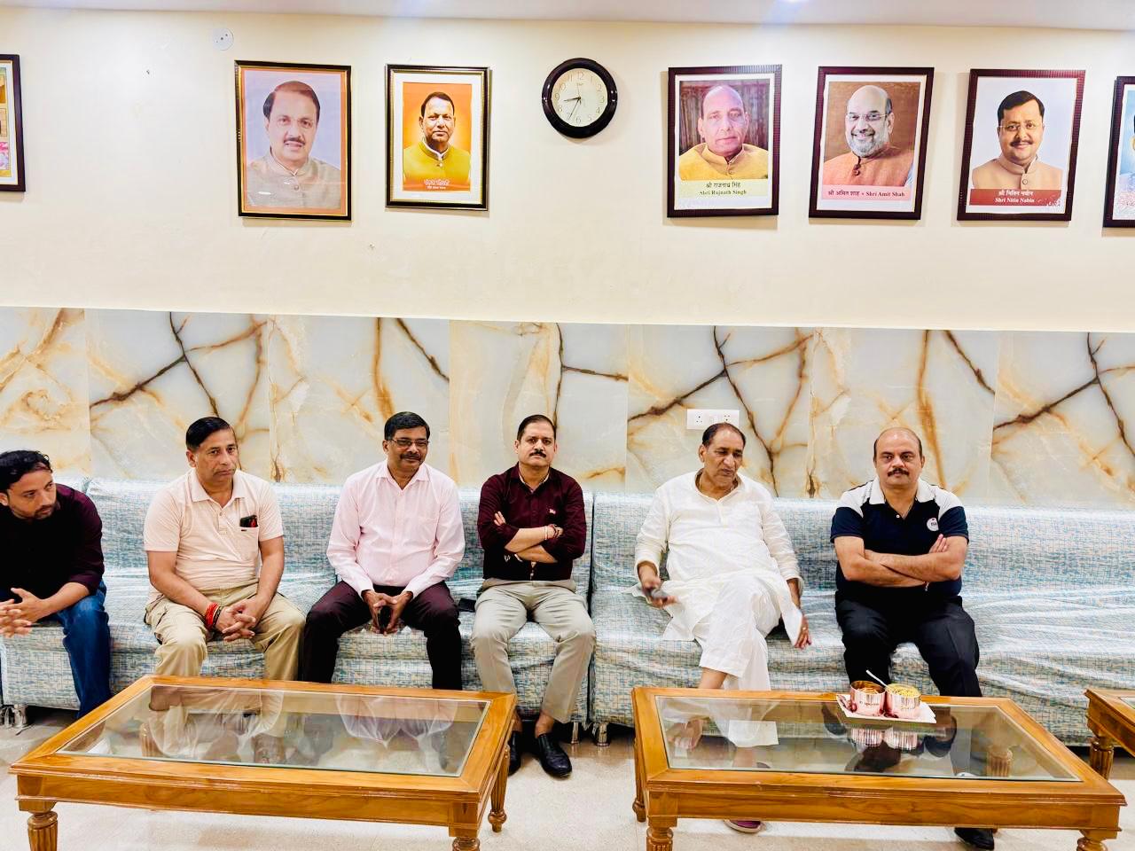 उद्यमियों ने विधायक को बताई सीवर, सड़क, जलापूर्ति की समस्‍या:तेजपाल नागर से मिला आईबीए का प्रतिनिधिमंडल