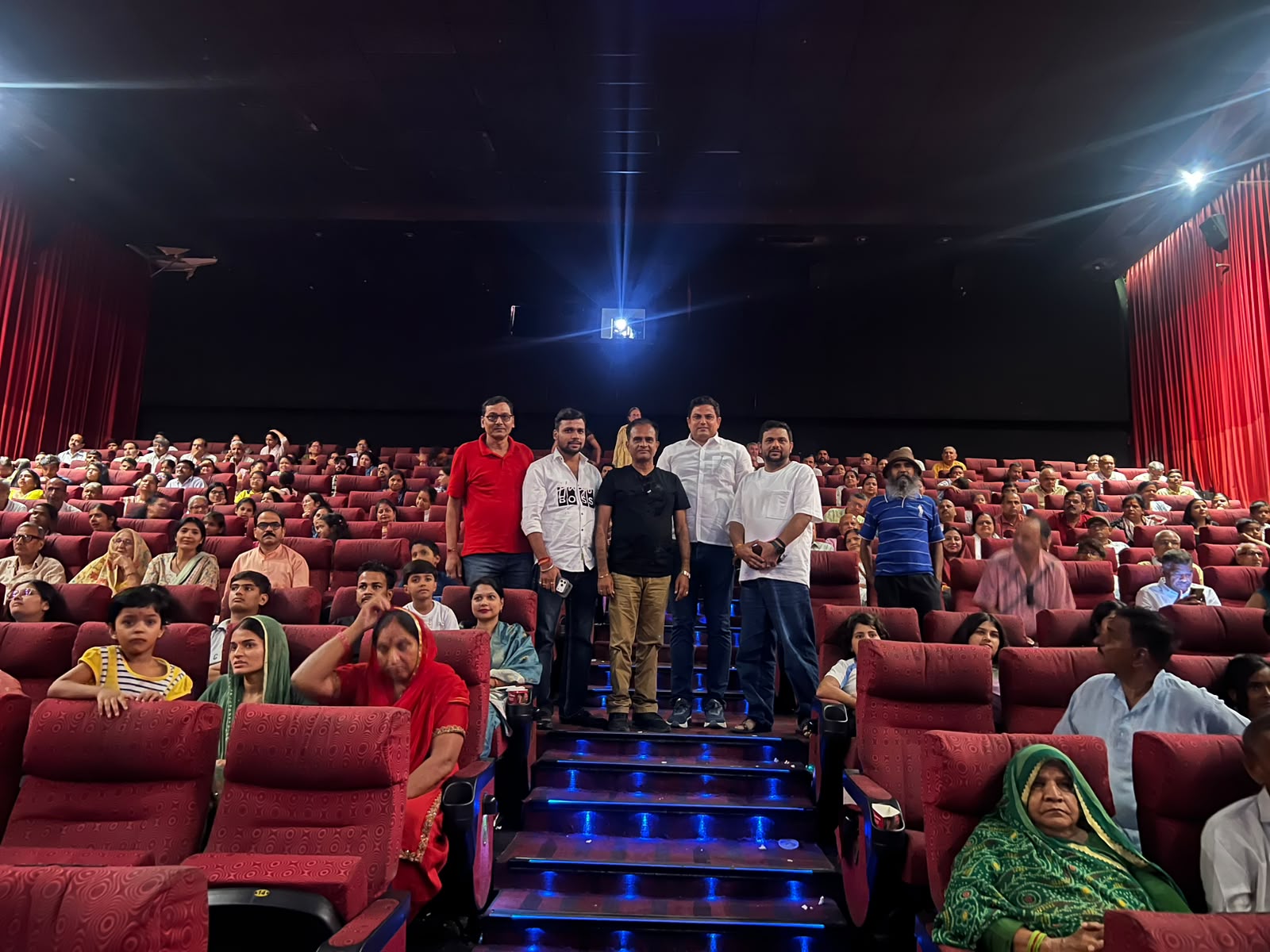 सेक्टर P-3 के 223 लोगों ने परिवार के साथ देखी फिल्‍म ‘हनुमान अंश’:विधायक धीरेंद्र सिंह ने कराया विशेष शो का आयोजन