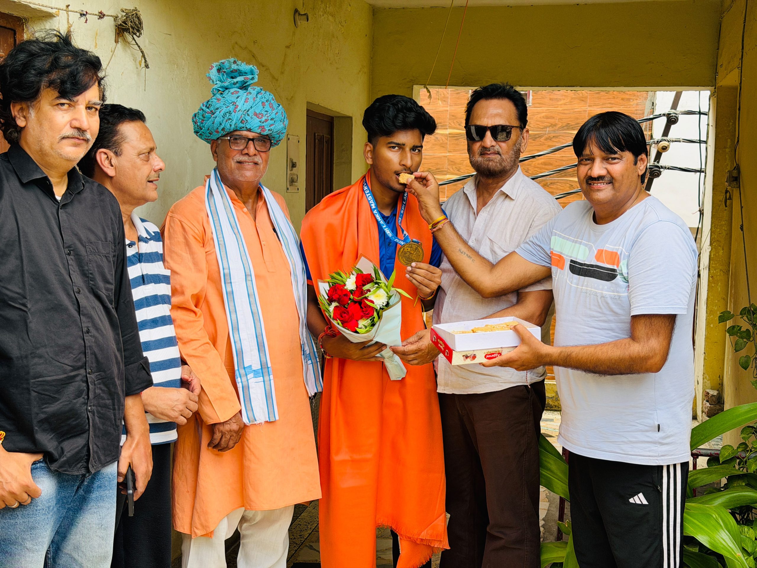 स्वर्ण पदक विजेता विनायक को एक्टिव सिटीज़न टीम ने किया सम्‍मानित:इंटरनेशनल टेनिस बॉल क्रिकेट में जीता था स्‍वर्ण पदक