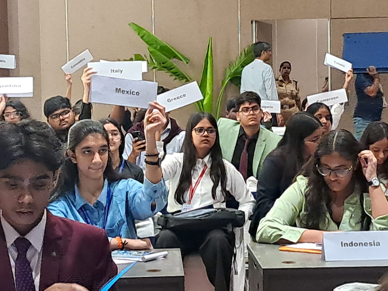 विद्यार्थियों ने निभाई विभिन्‍न देशों के प्रतिनिधि की भूमिका:ट्रेड शो में वैश्विक व्यापार से लेकर एआई तक पर हुआ मंथन