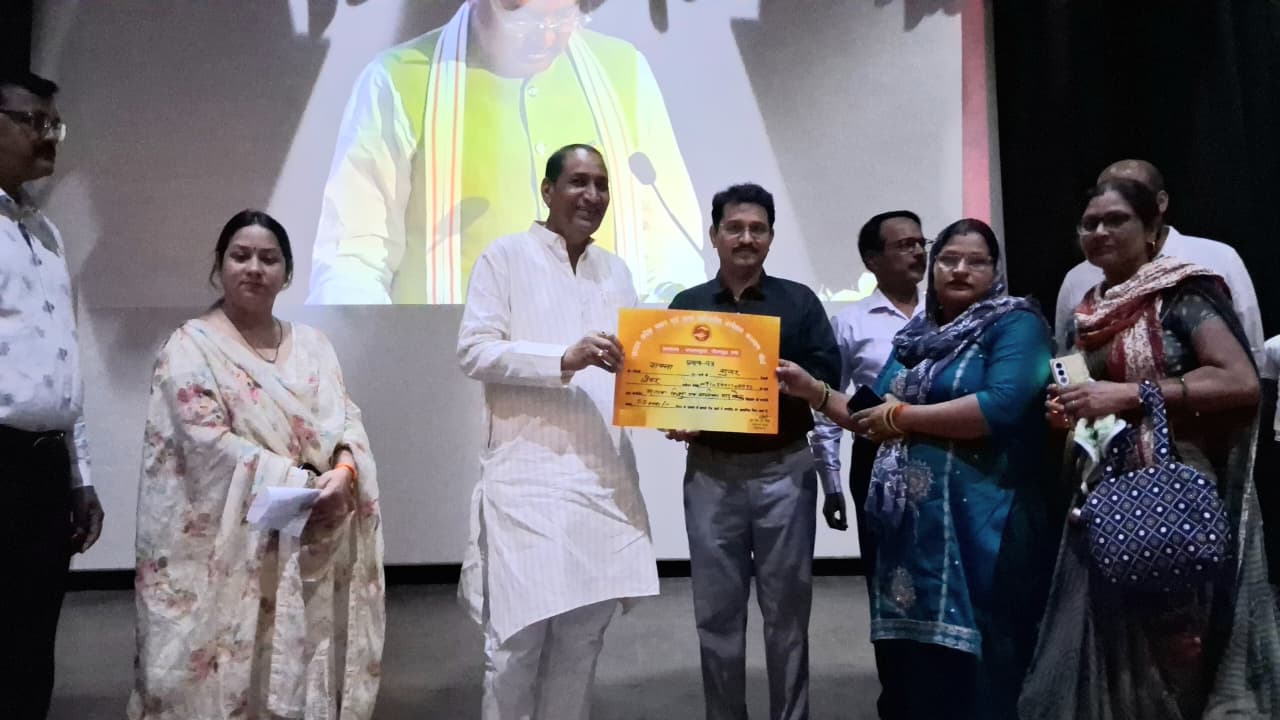 मुख्‍यमंत्री योगी आदित्‍यनाथ ने आउटसोर्स कर्मचारियों के लिए की घोषणाएं:आउटसोर्स सेवा निगम के लोगो का अनावरण
