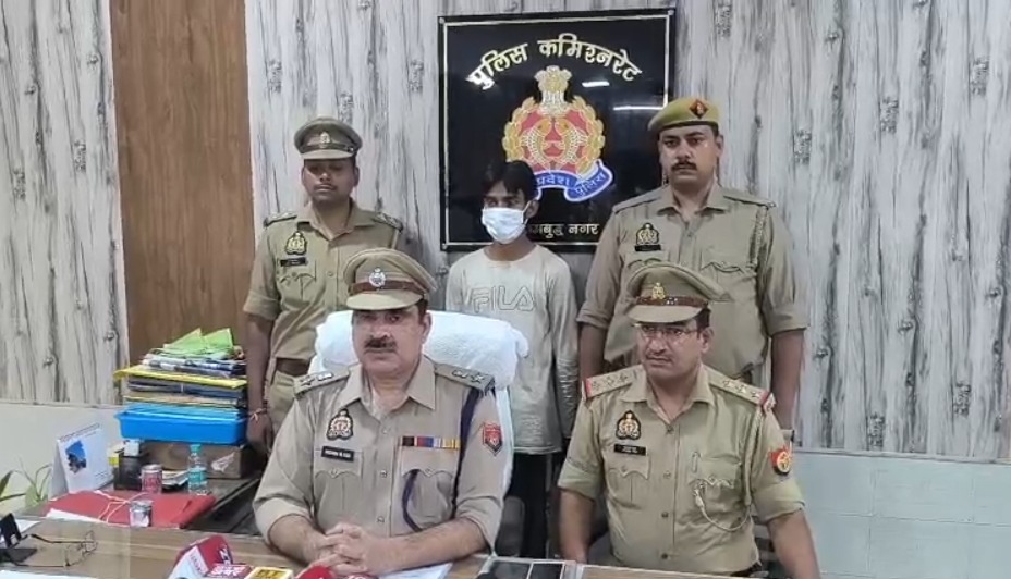 कारपेंटर बनकर सोसाइटी में घुसा, सामने वाले फ्लैट से 10 लाख की ज्वैलरी चोरी, आरोपी गिरफ्तार