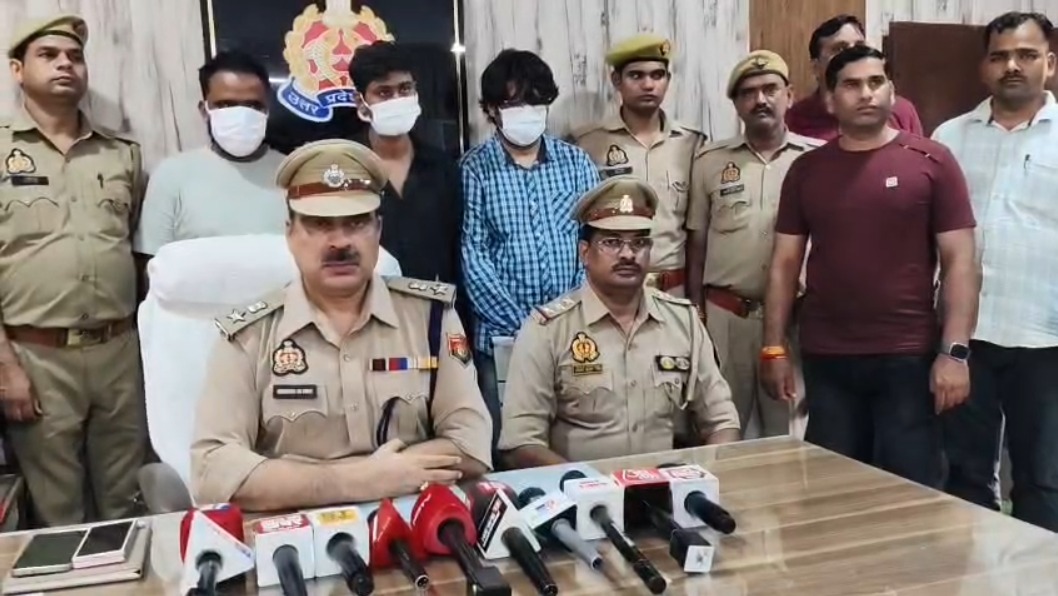 फर्जी कॉल सेंटर पर पुलिस की छापेमारी, विदेशी नागरिकों से ठगी करने वाले तीन पकड़े