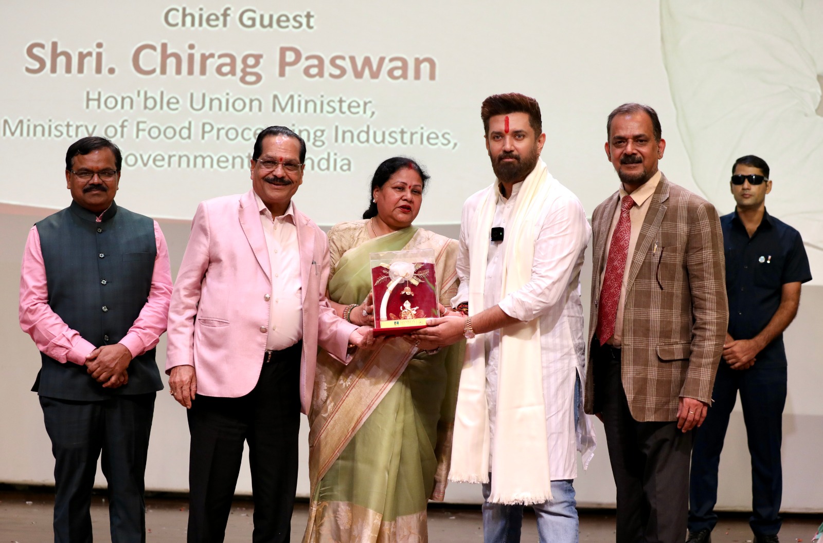 शारदा यूनिवर्सिटी में ओरिएंटेशन प्रोग्राम का आयोजन:केंद्रीय मंत्री चिराग पासवान ने कहा राष्ट्रीय प्रगति की नींव है शिक्षा
