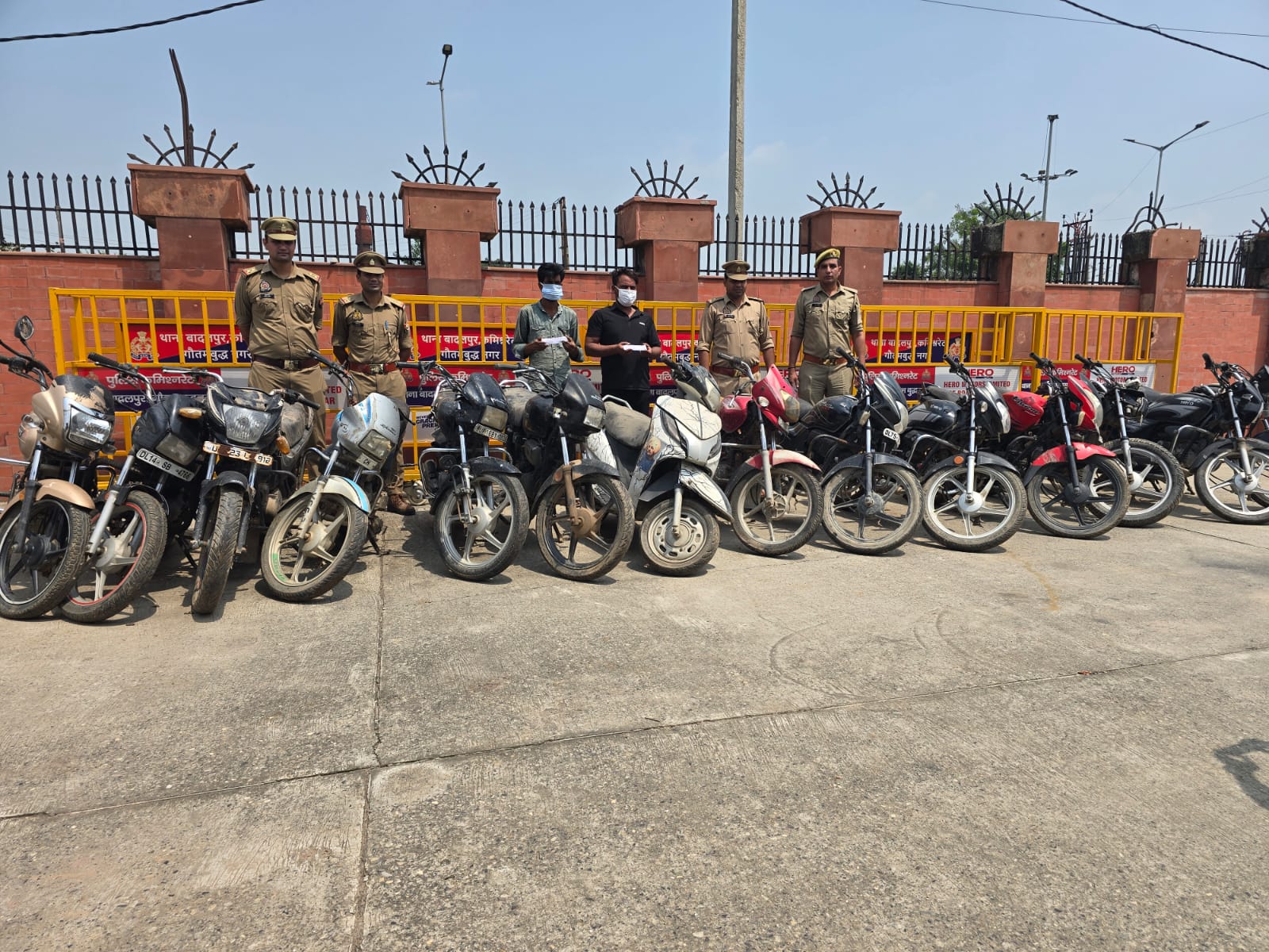 बाइक चोरी करने वाले अंतर्राज्यीय गैंग का पर्दाफाश:बादलपुर पुलिस ने बरामद की चोरी की 14 मोटर साइकिल
