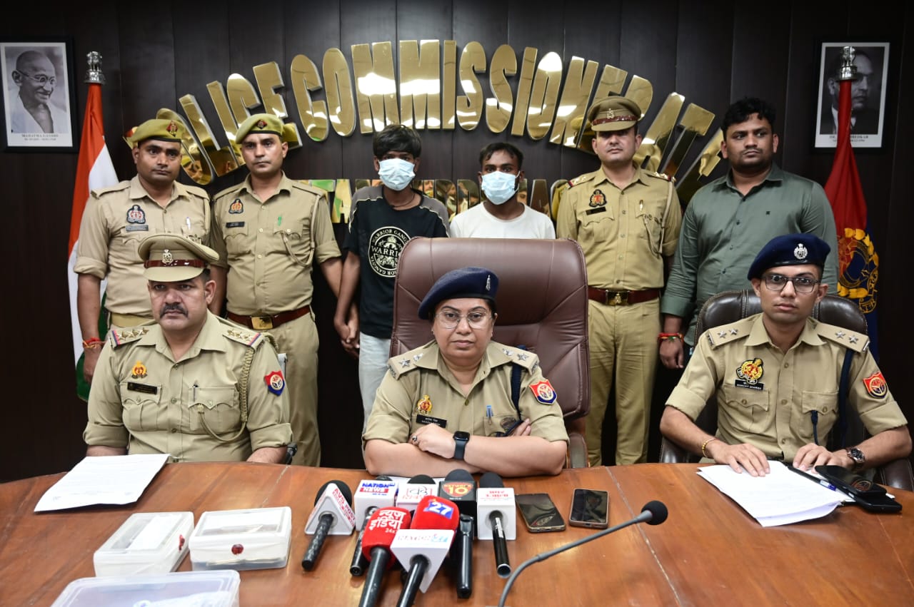 मोबाइल और चेन स्नैचिंग करने वाले दो आरोपी गिरफ्तार, तीन मोबाइल व दो चेन बरामद