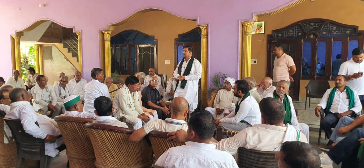 14 सितंबर को होने वाली महापंचायत की तैयारी में जुटे किसान:महापंचायत को लेकर दनकौर में हुई बैठक